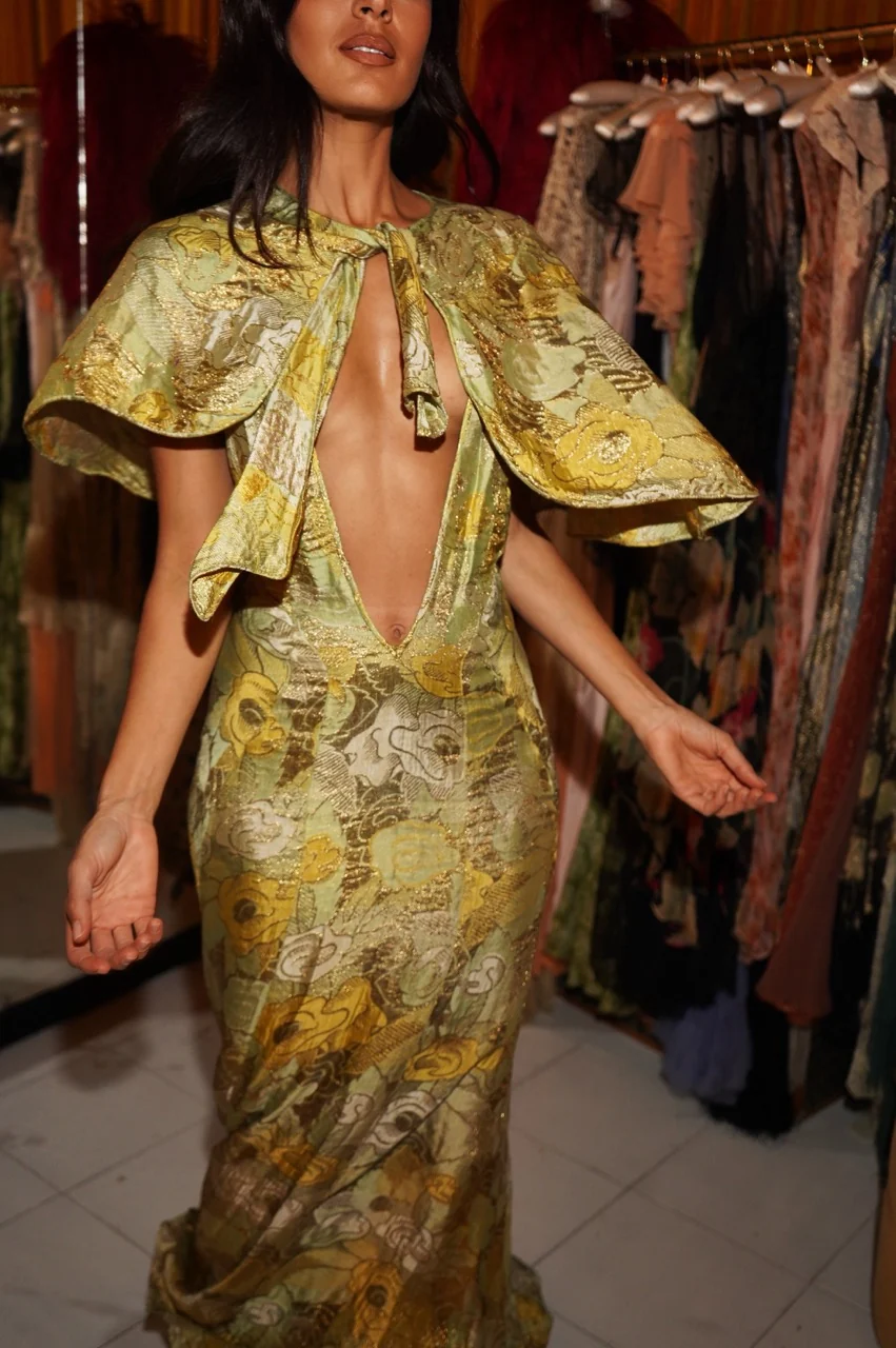 1930s Green and Gold Lamé Gown with Matching Cape - Image 6